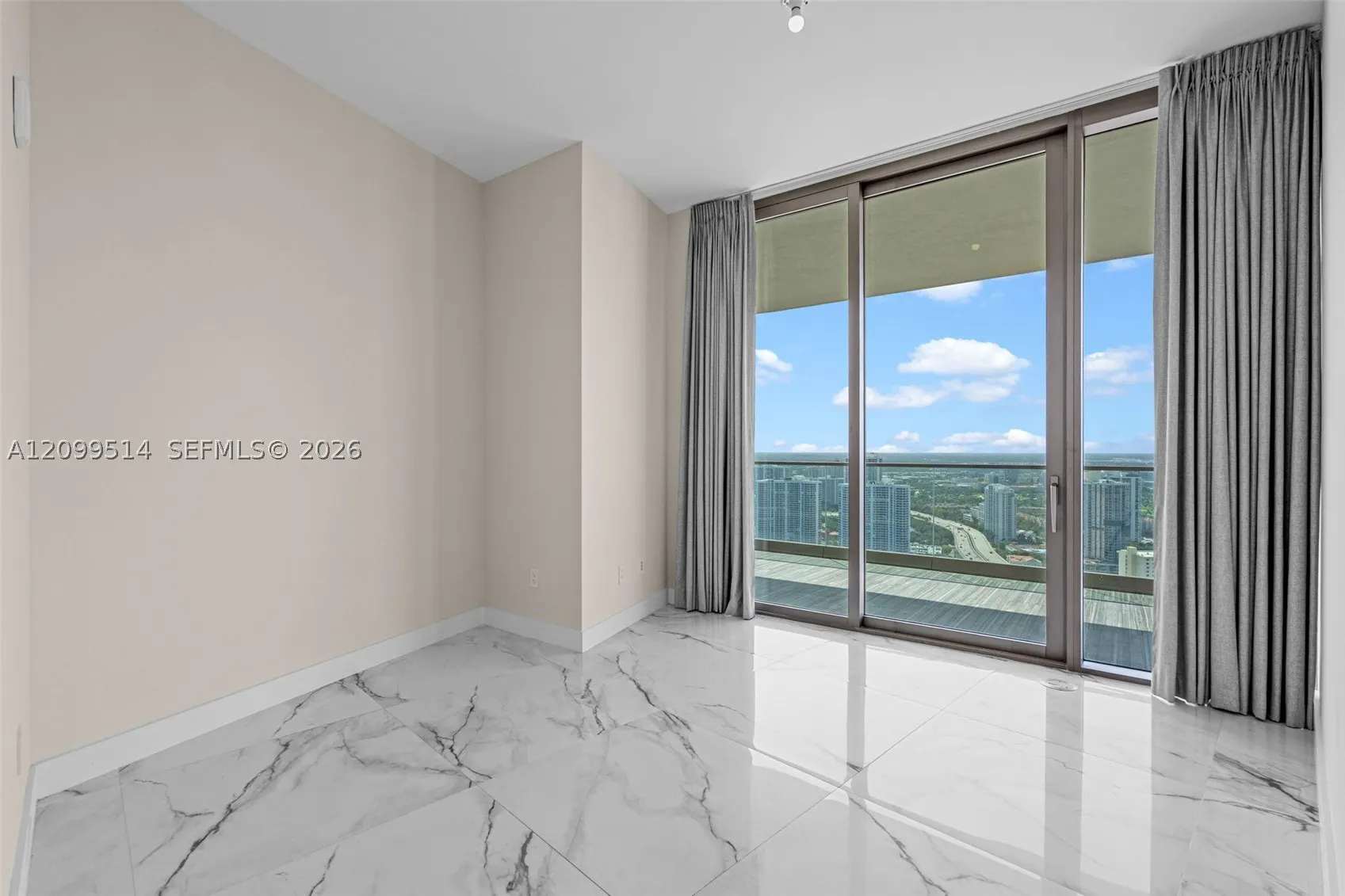 18975 Collins Ave #3605