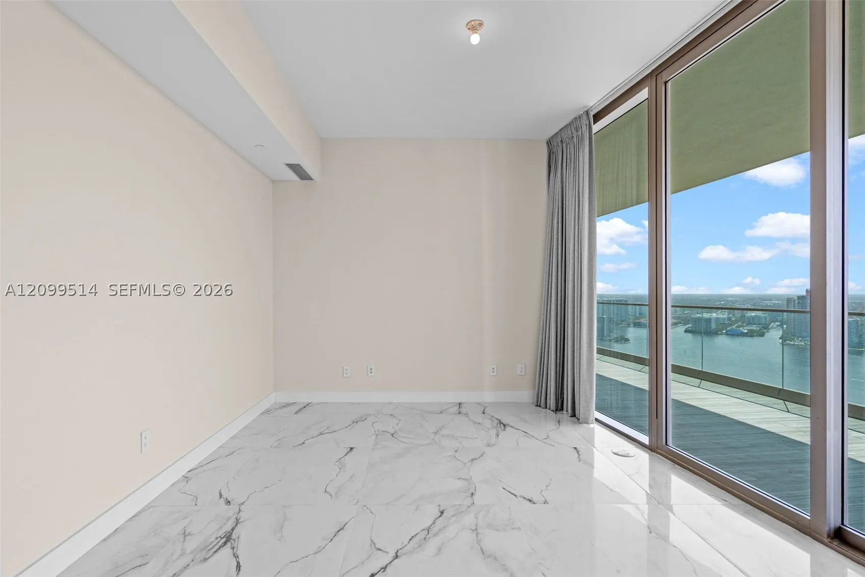 18975 Collins Ave #3605