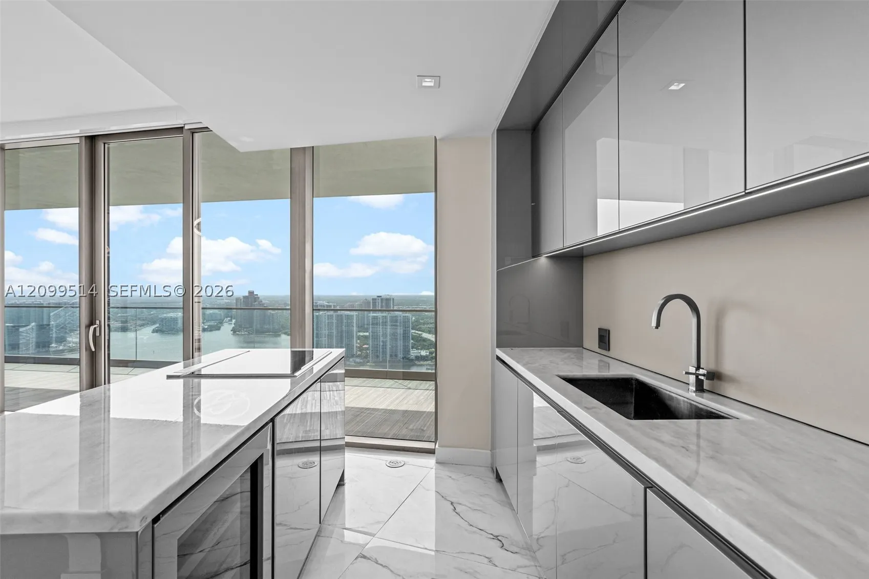 18975 Collins Ave #3605