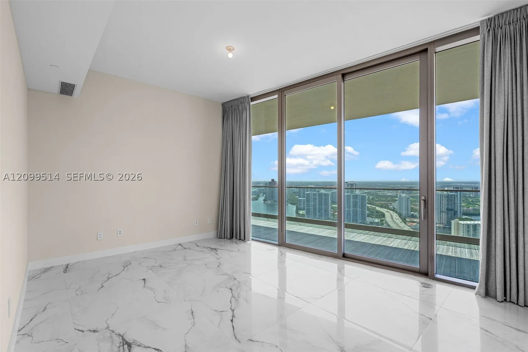 18975 Collins Ave #3605