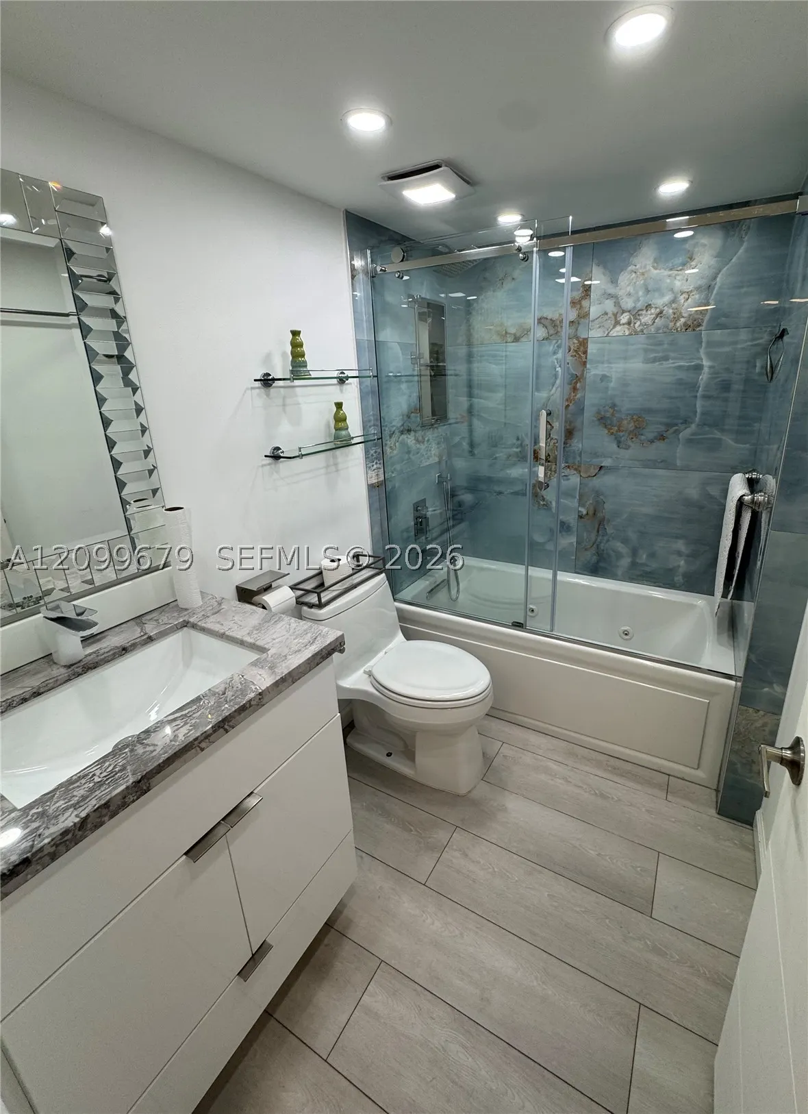 1623 Collins Ave #220