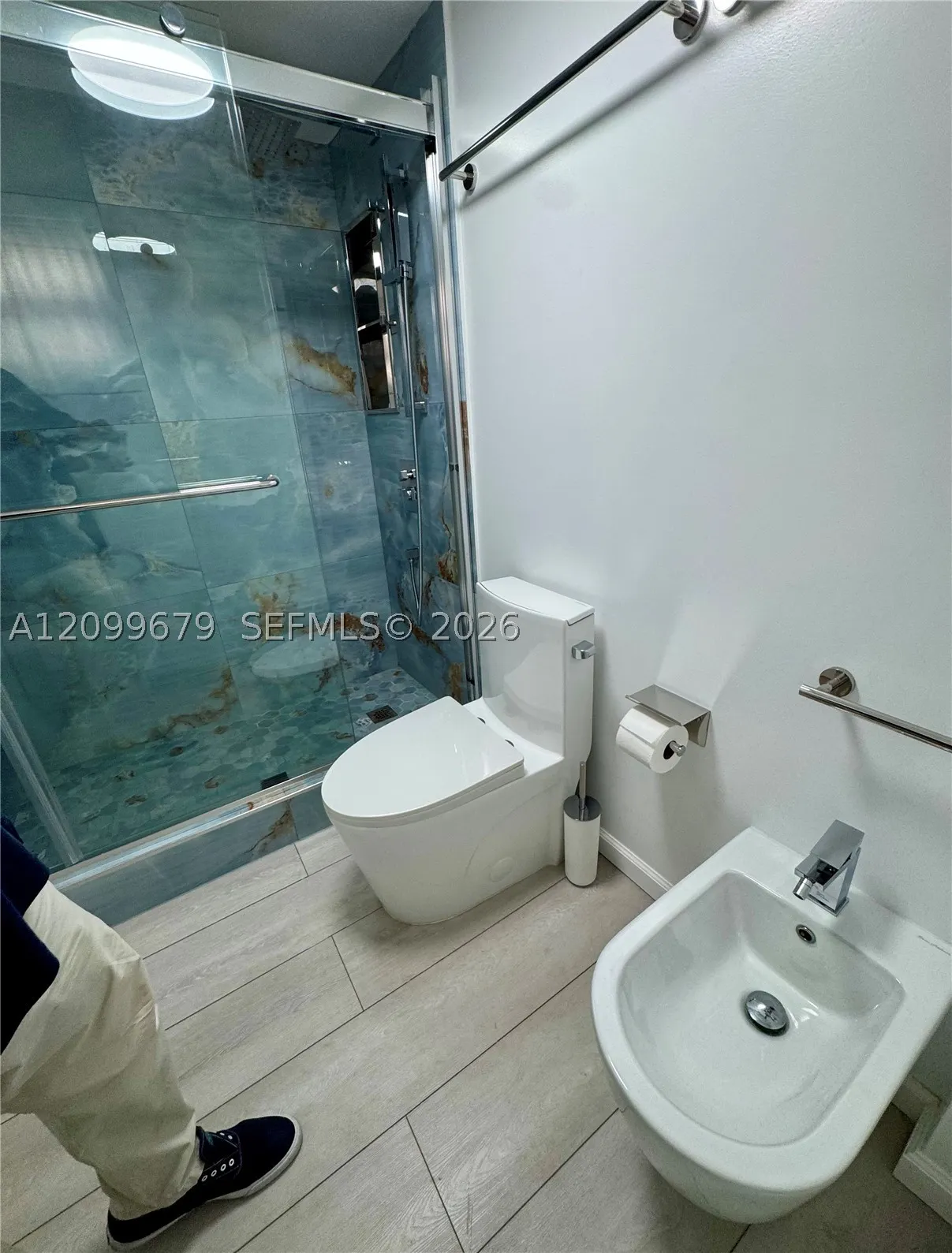 1623 Collins Ave #220