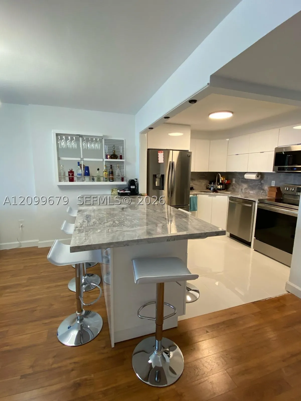 1623 Collins Ave #220