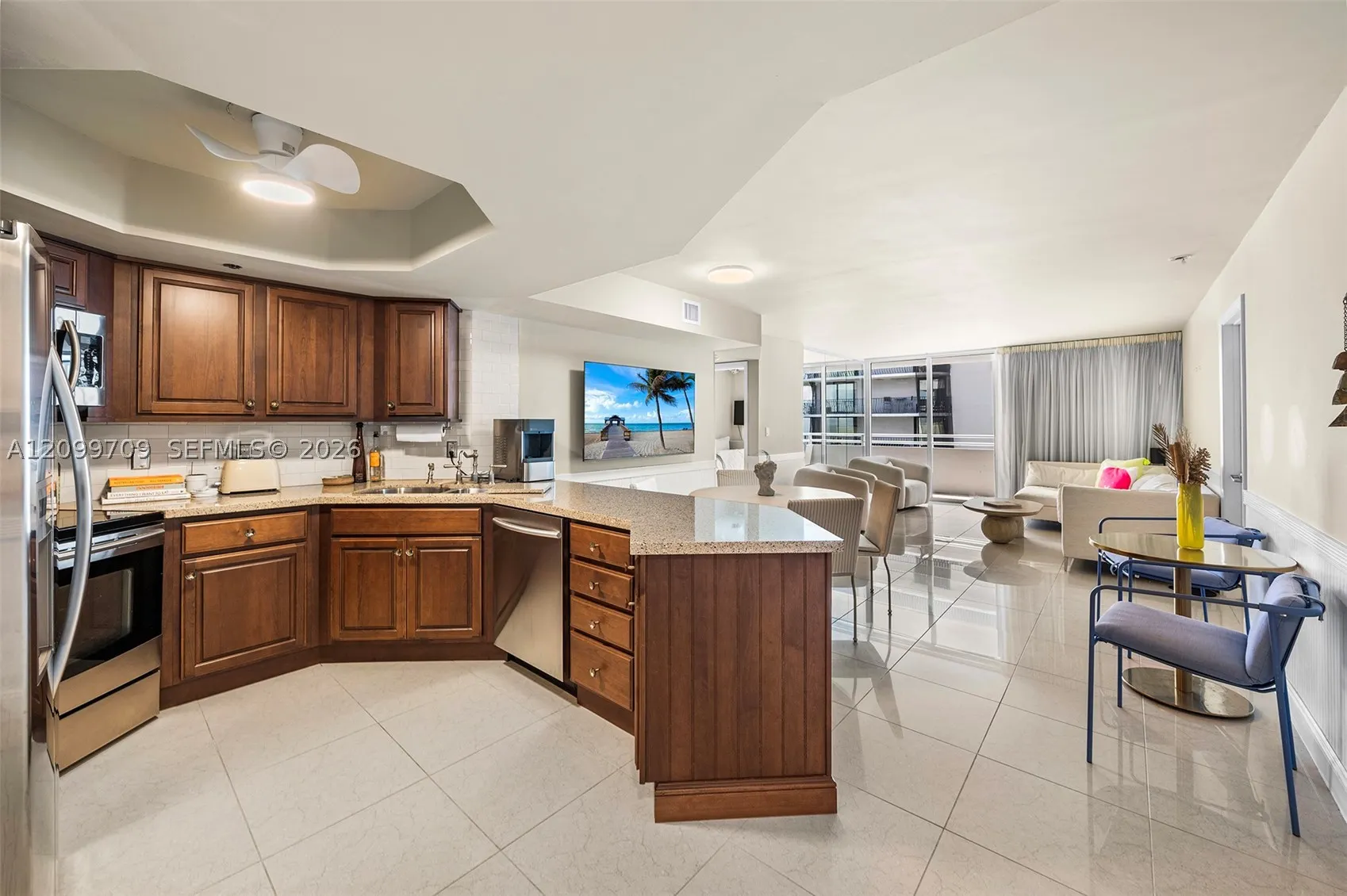 8911 Collins Ave #904