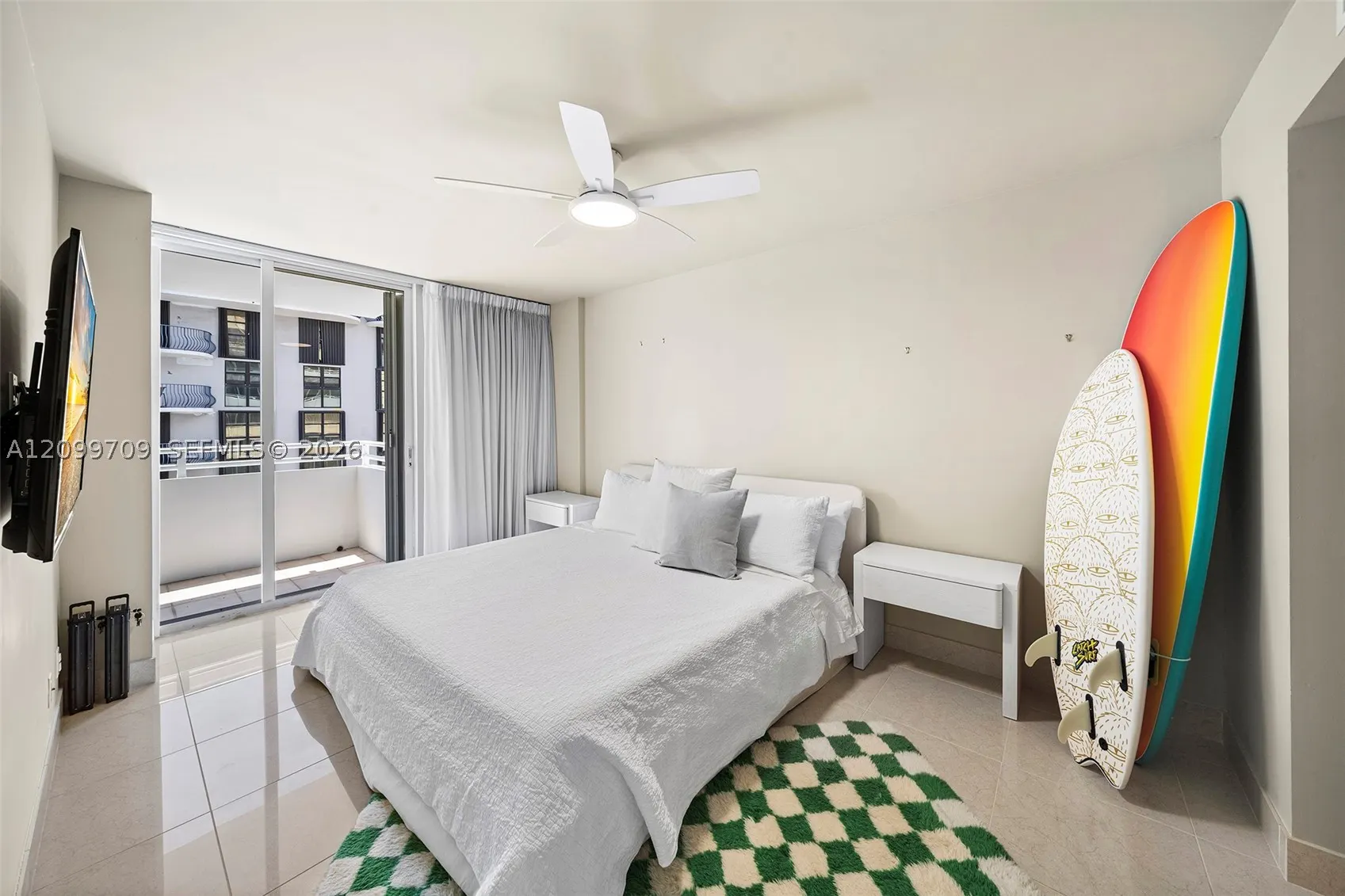 8911 Collins Ave #904