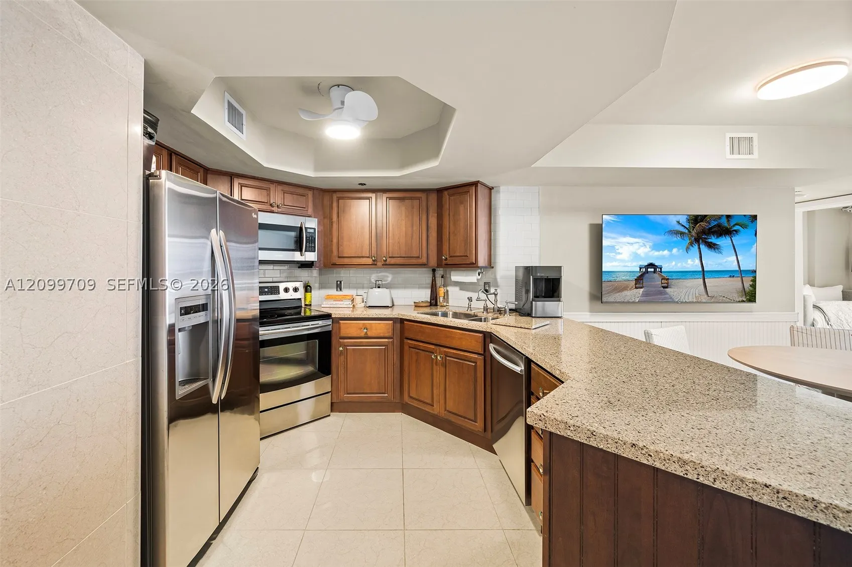 8911 Collins Ave #904