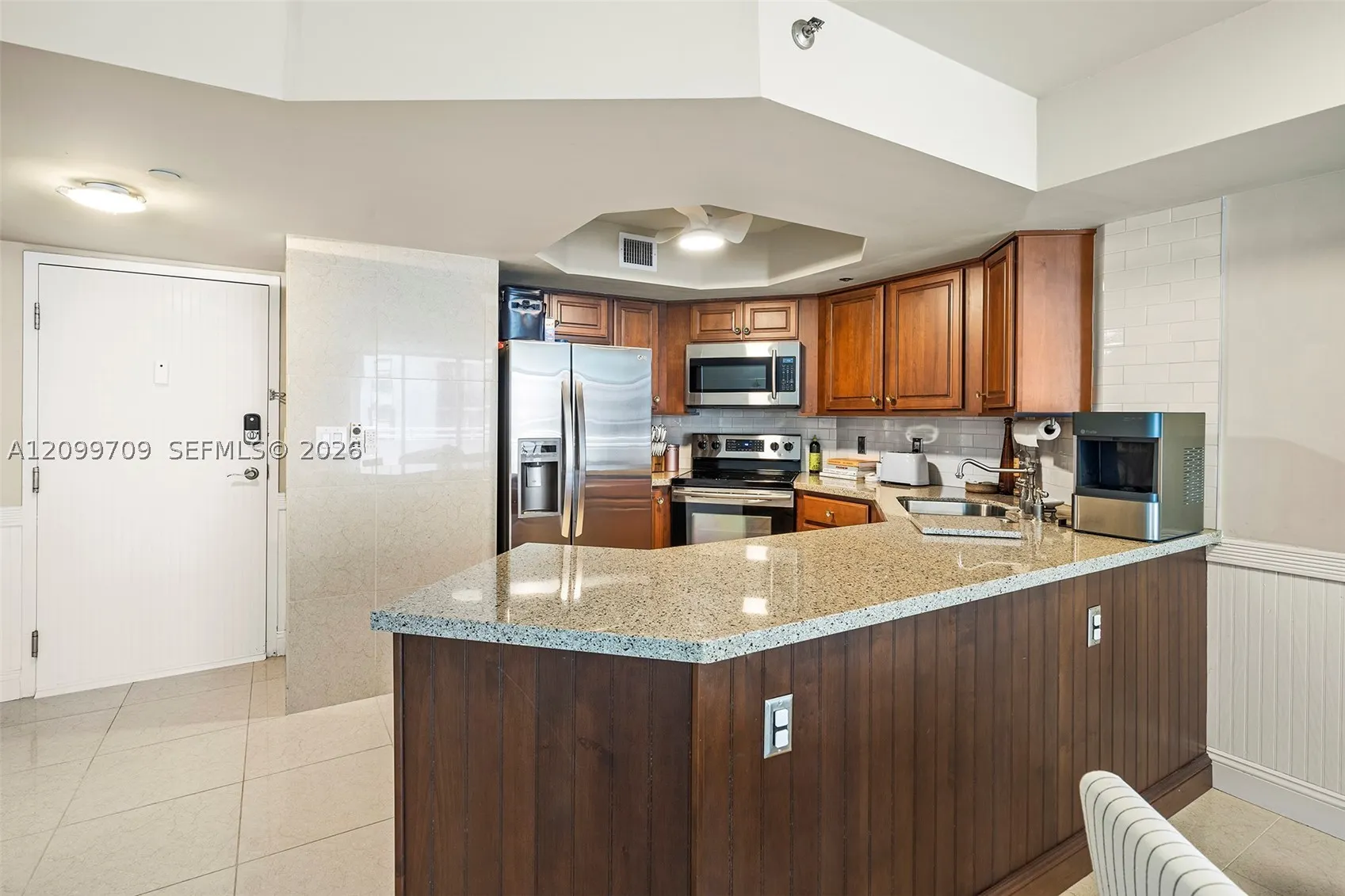 8911 Collins Ave #904
