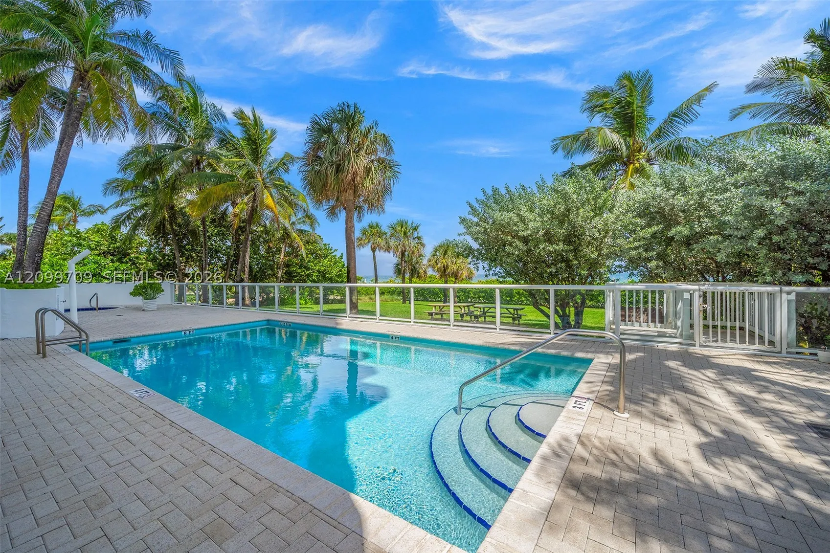 8911 Collins Ave #904