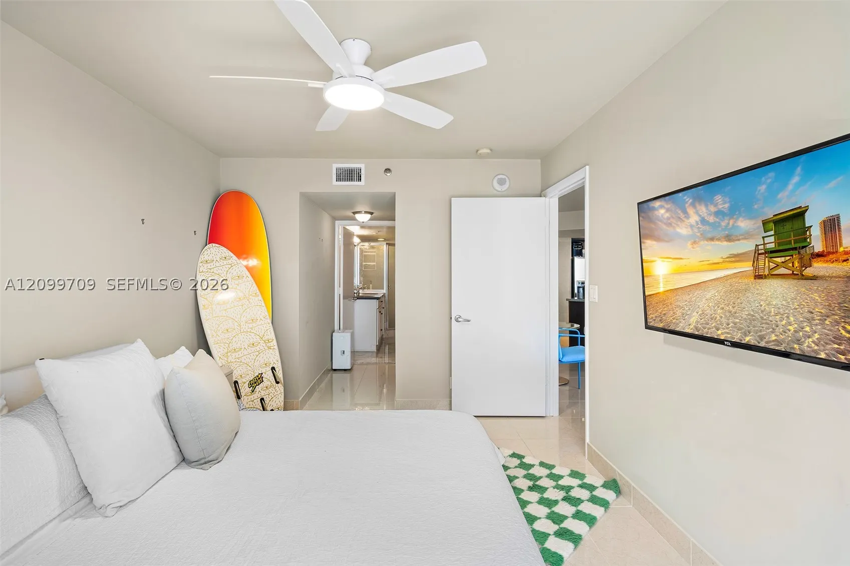 8911 Collins Ave #904