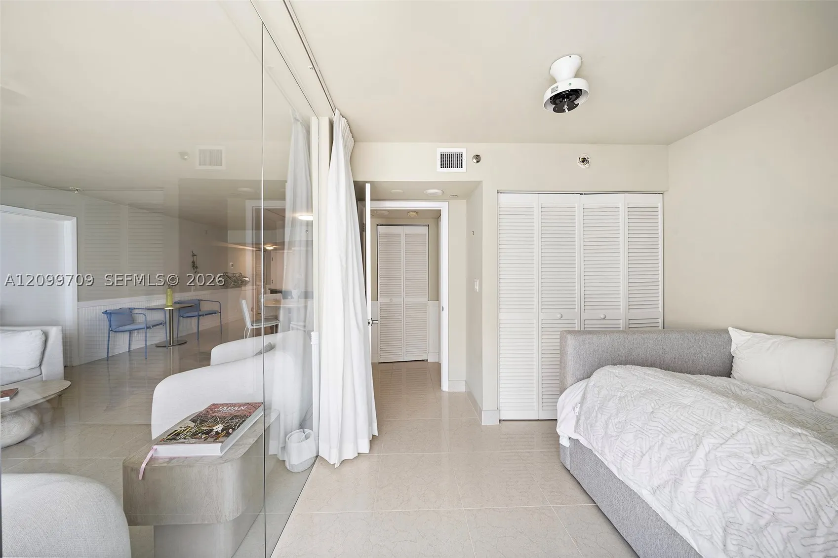 8911 Collins Ave #904