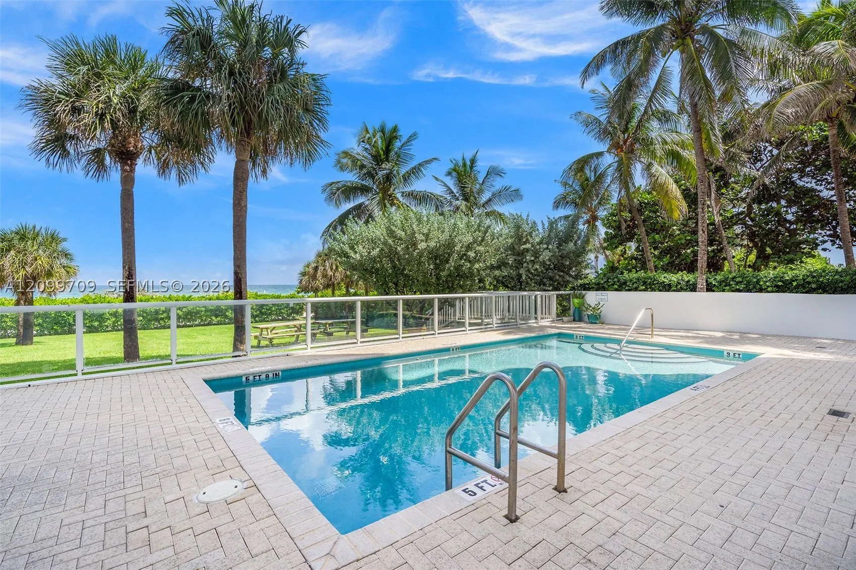 8911 Collins Ave #904