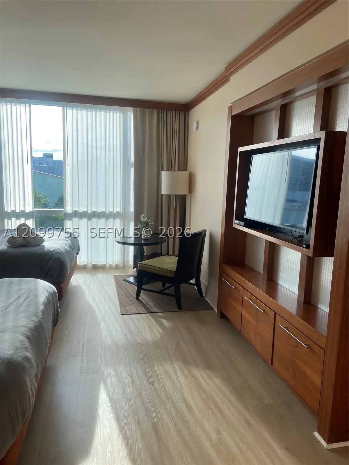6801 Collins Ave #401
