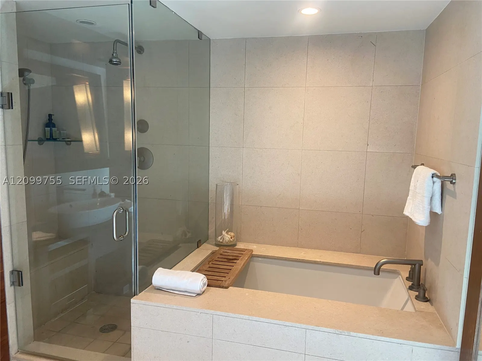 6801 Collins Ave #401