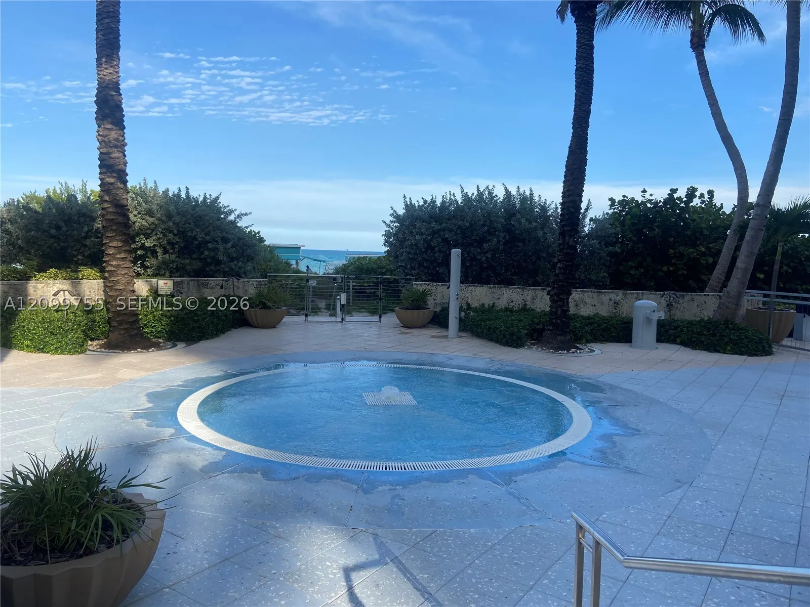 6801 Collins Ave #401