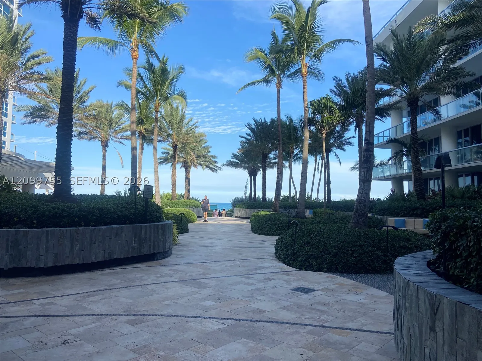 6801 Collins Ave #401