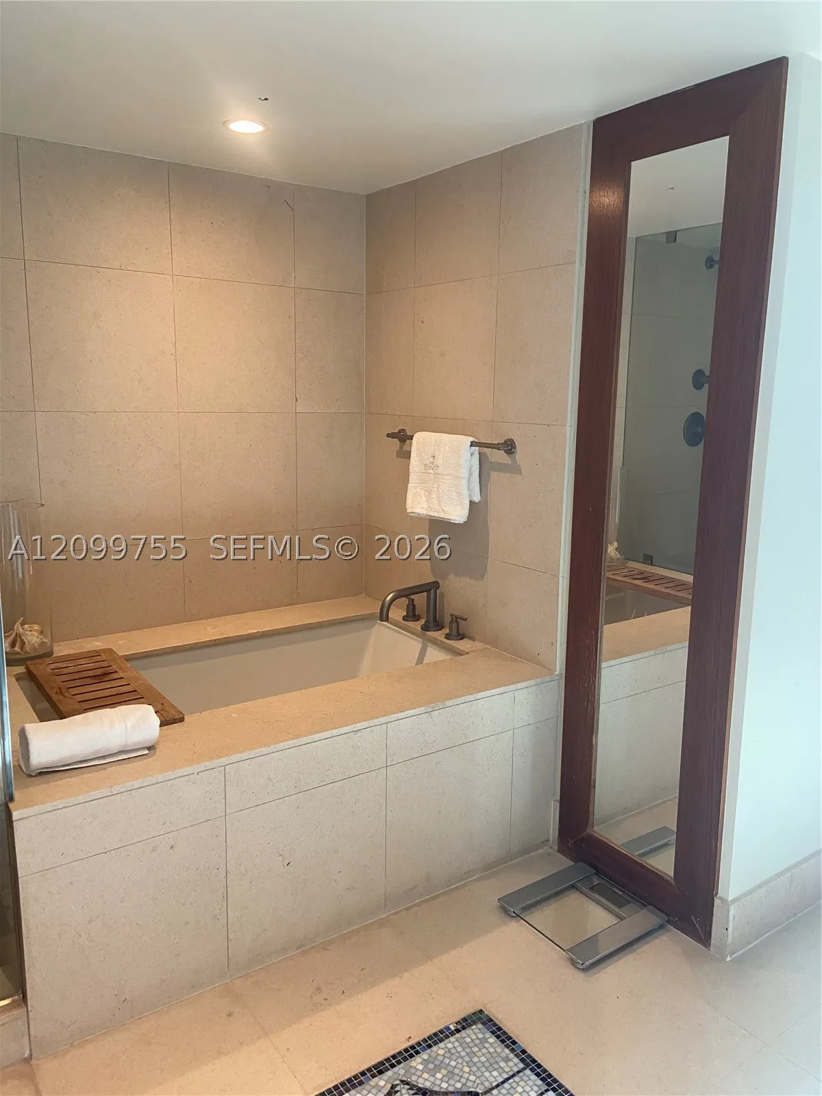 6801 Collins Ave #401