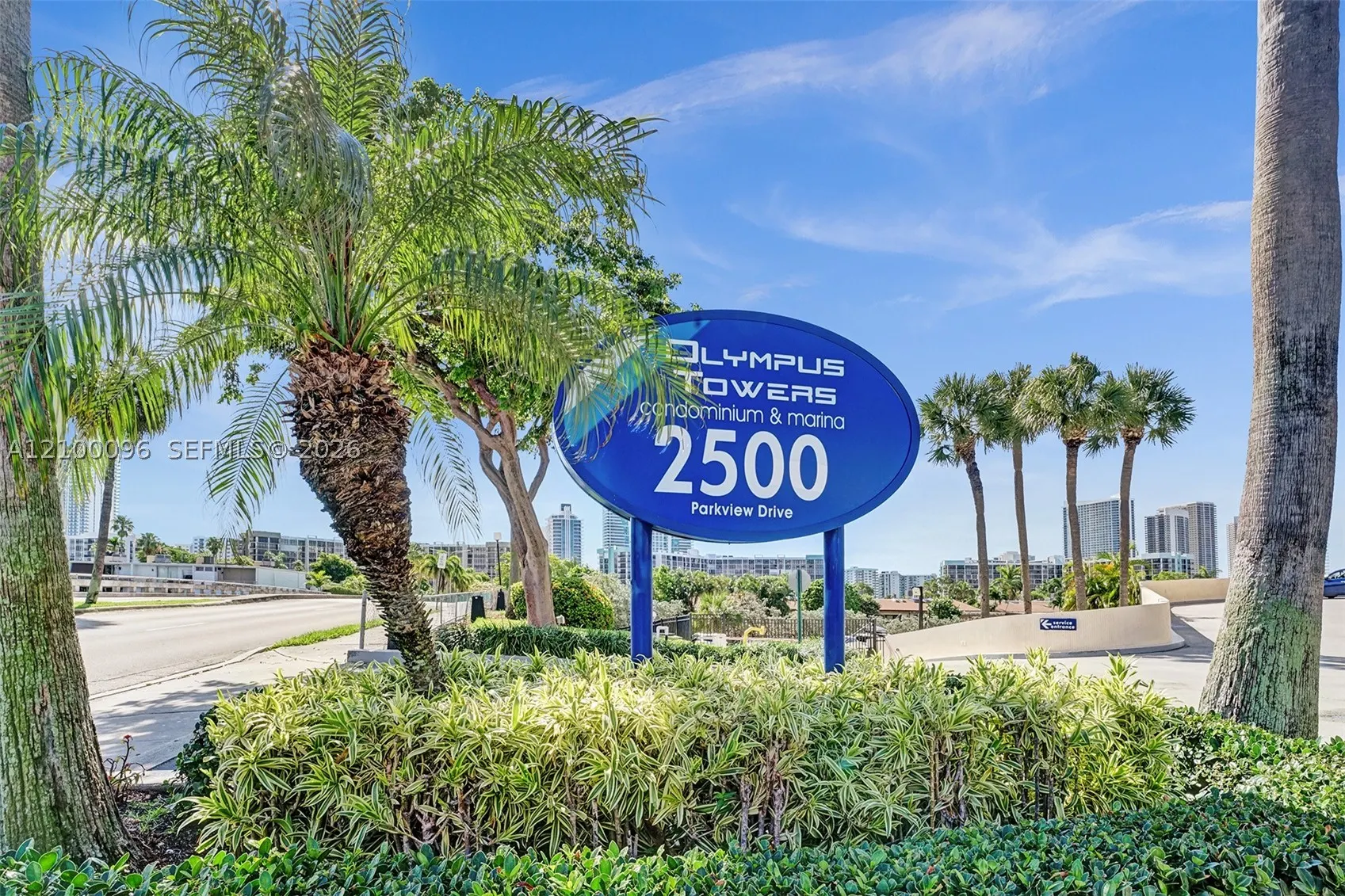 2500 Parkview Dr #1716