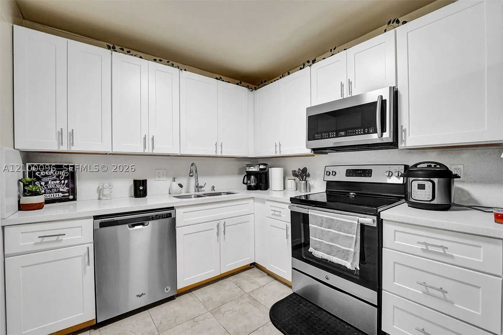 2500 Parkview Dr #1716