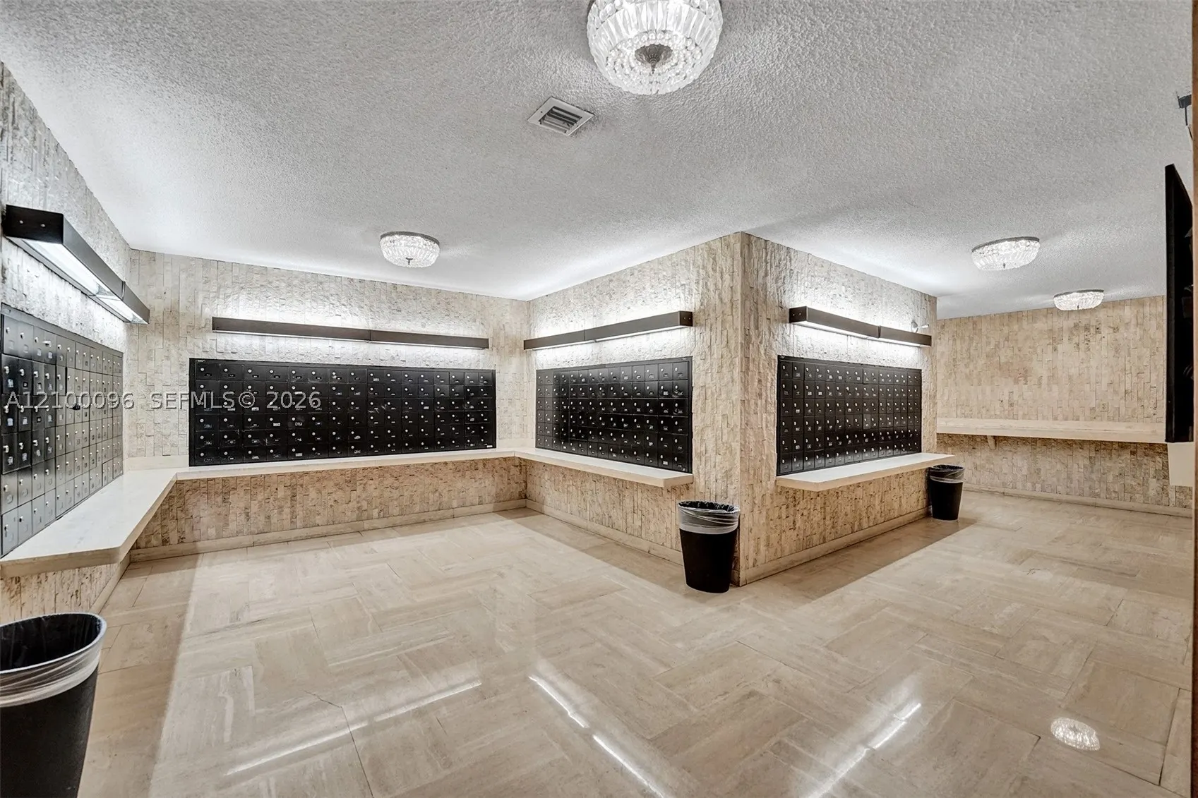 2500 Parkview Dr #1716