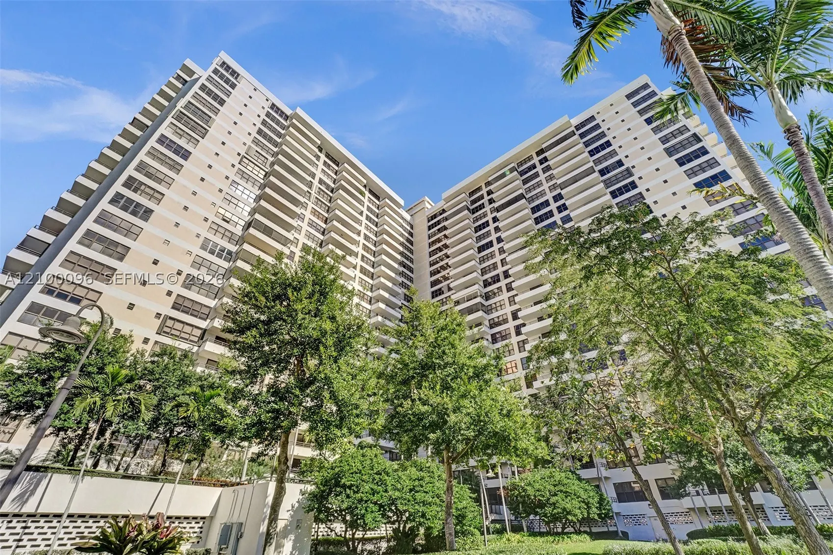 2500 Parkview Dr #1716