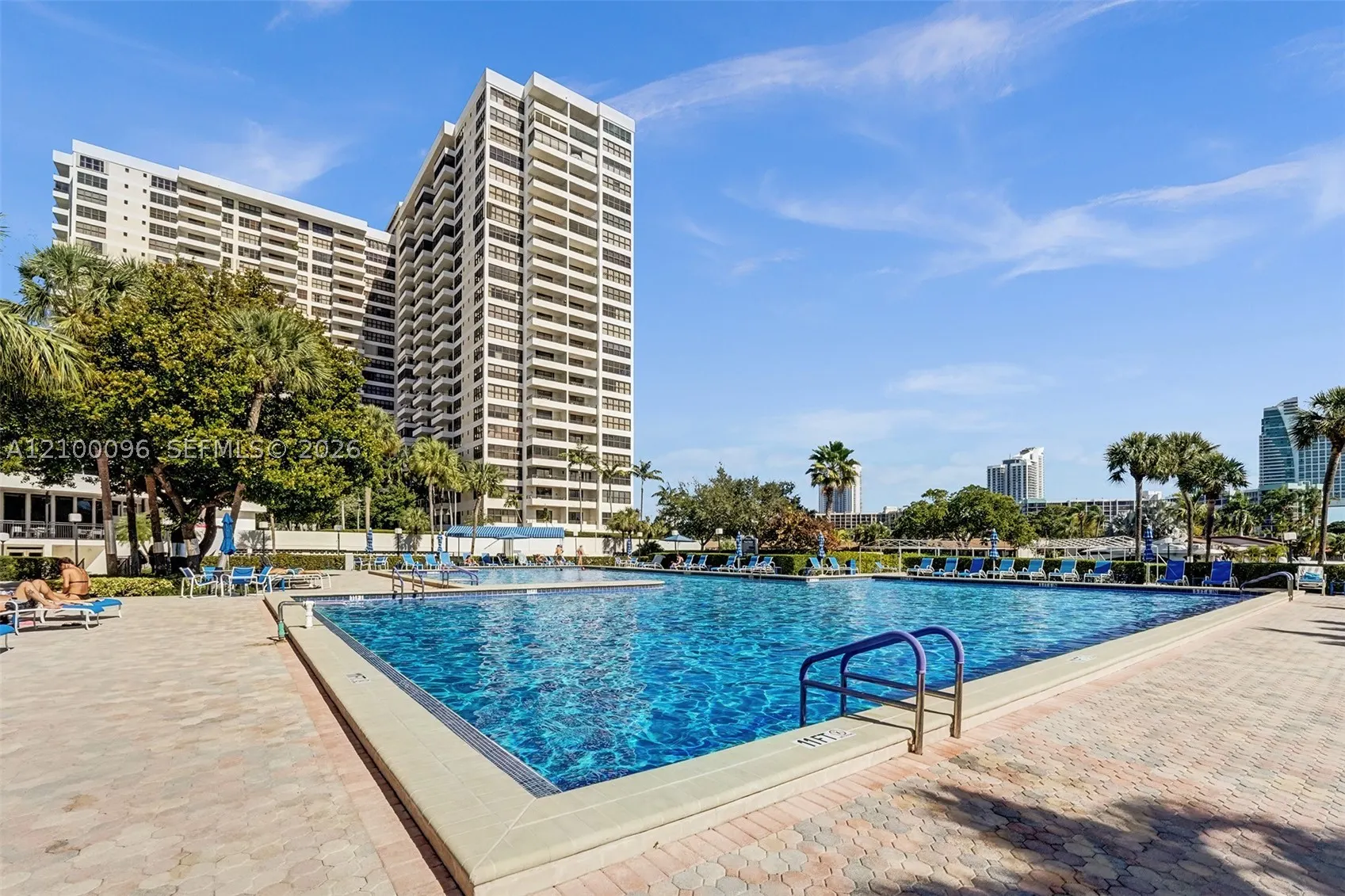 2500 Parkview Dr #1716