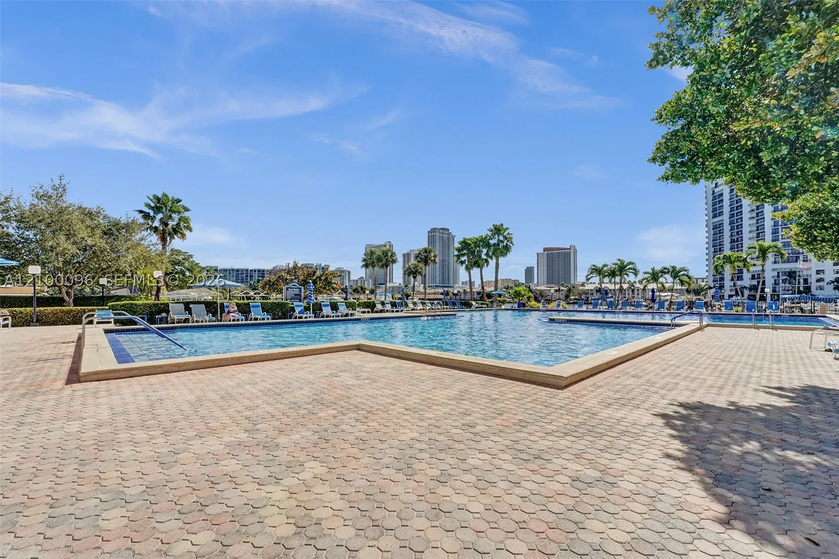 2500 Parkview Dr #1716