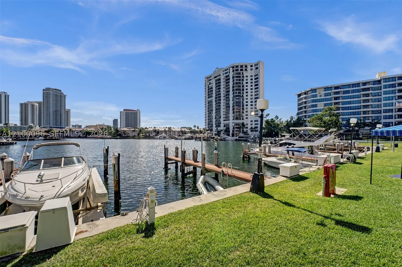 2500 Parkview Dr #1716