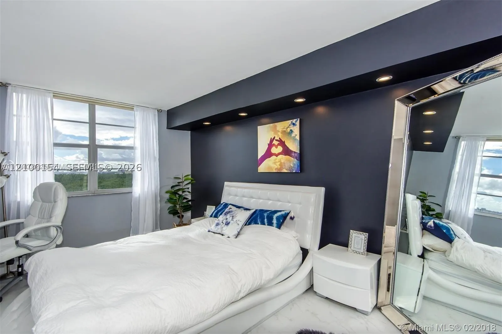 300 Bayview Dr #1102