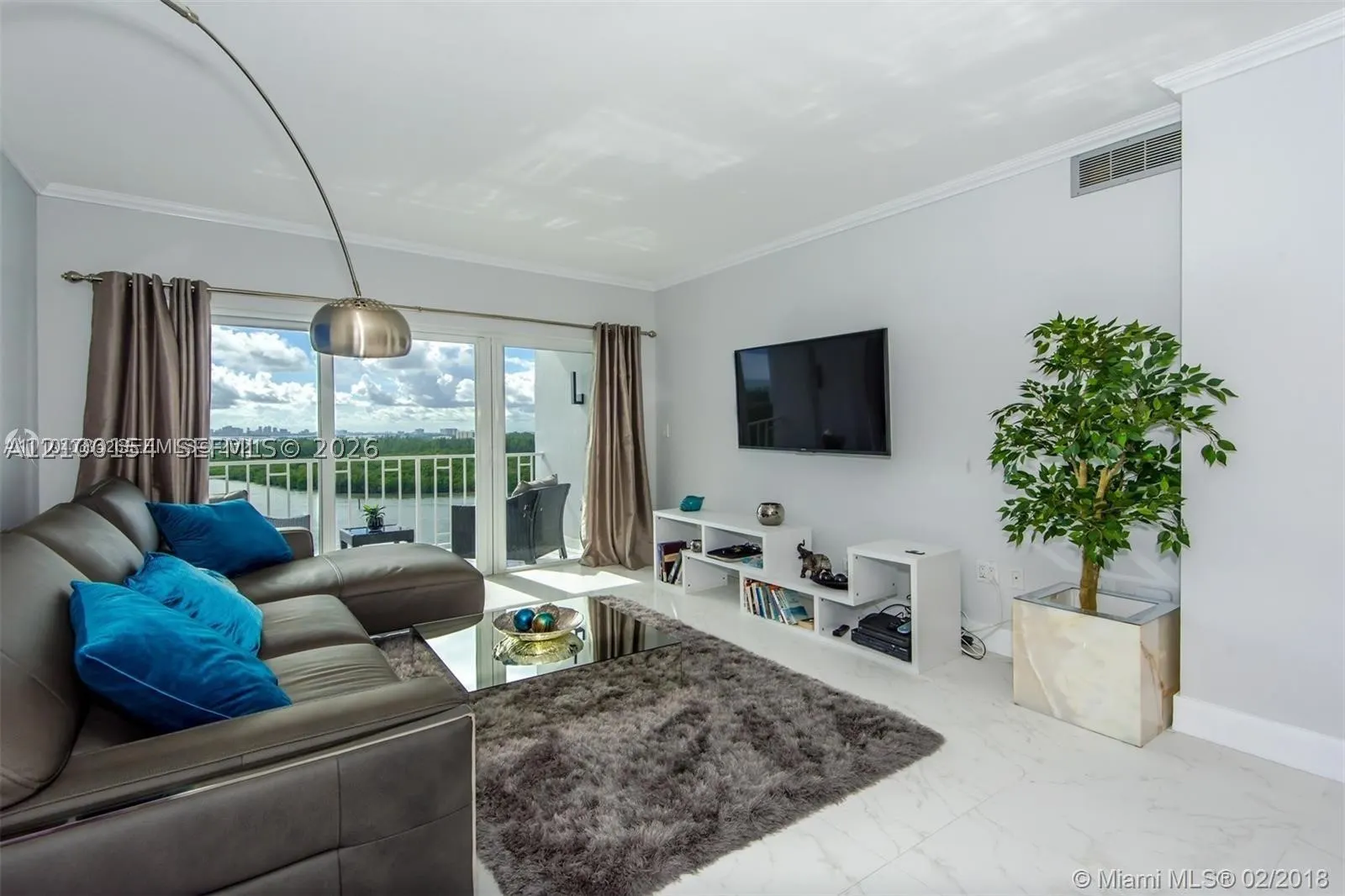 300 Bayview Dr #1102