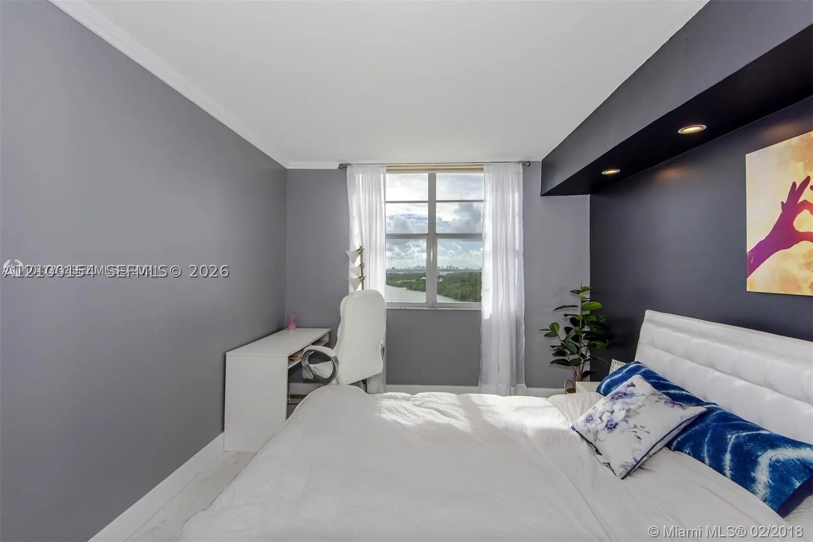 300 Bayview Dr #1102