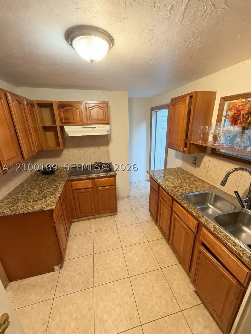 1100 N 24th Ave
