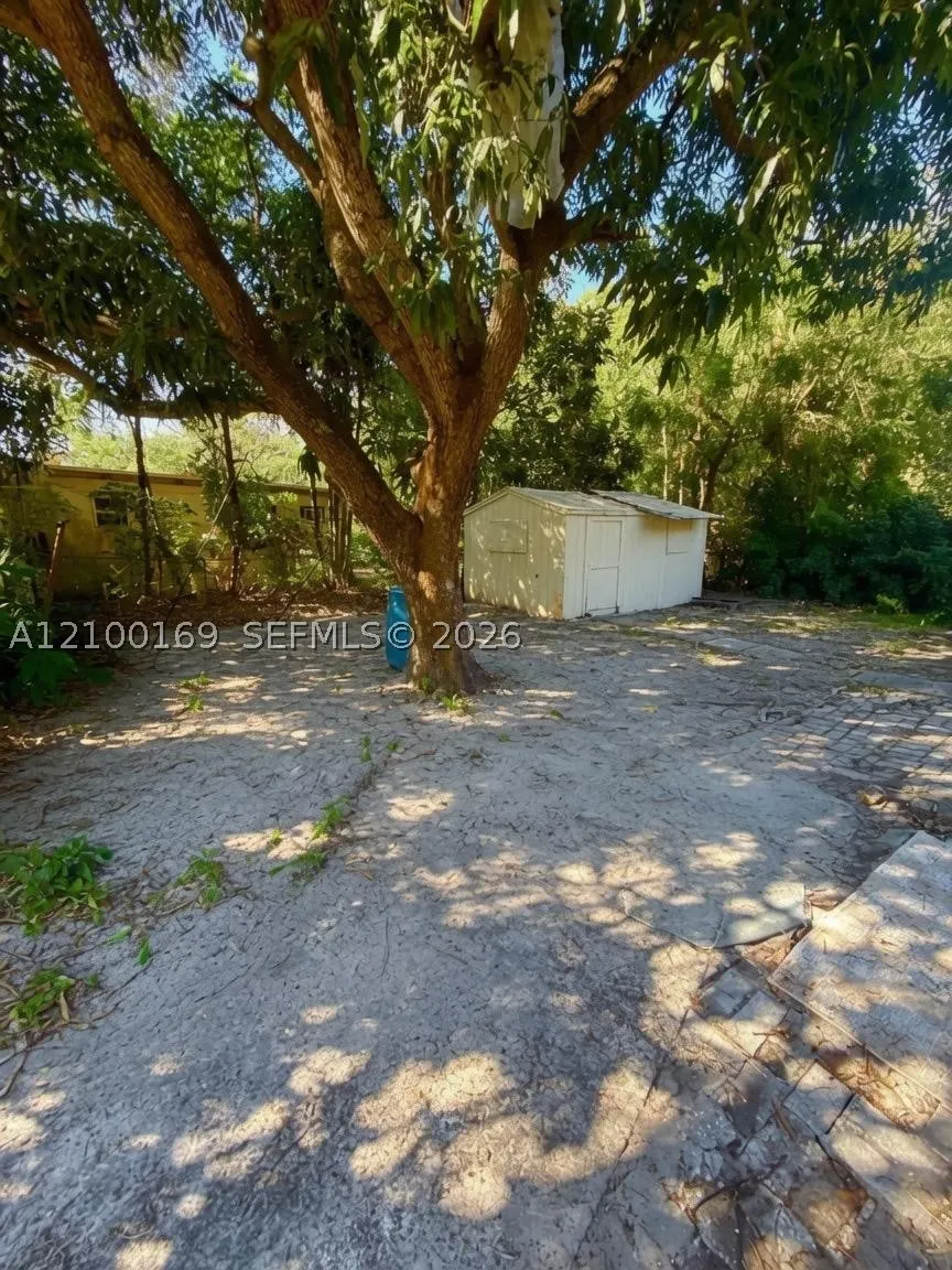 1100 N 24th Ave