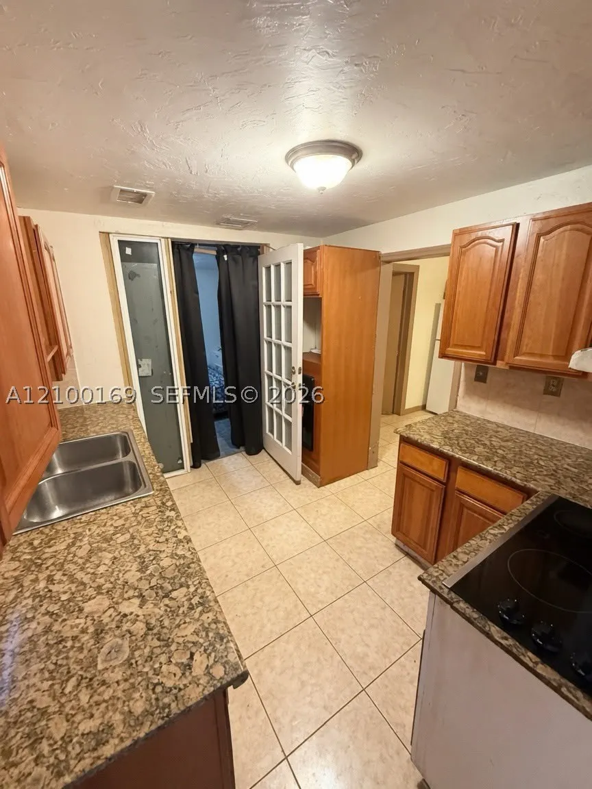 1100 N 24th Ave