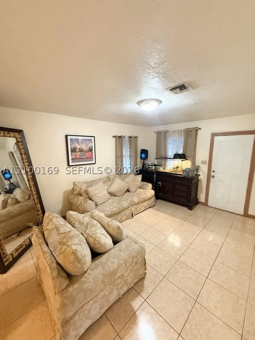 1100 N 24th Ave