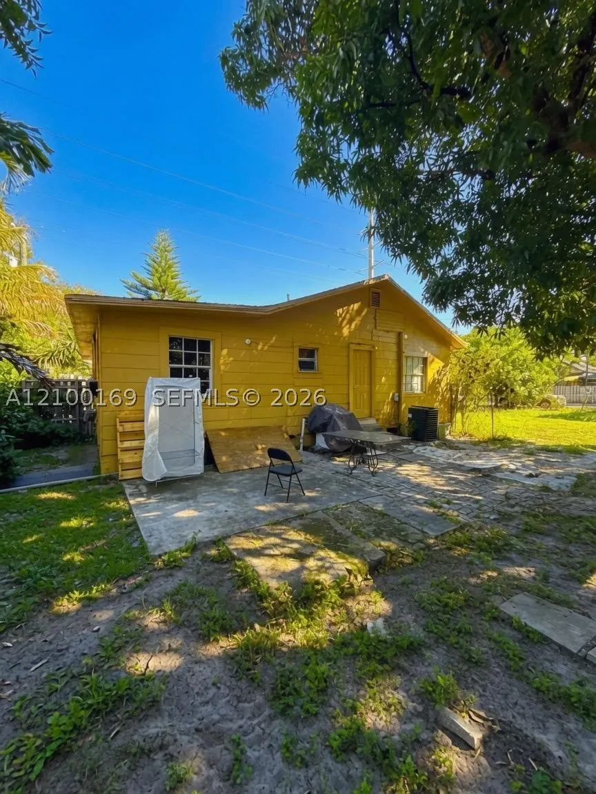1100 N 24th Ave