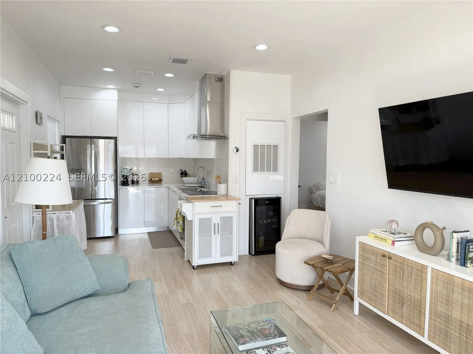 8401 Crespi Blvd #1