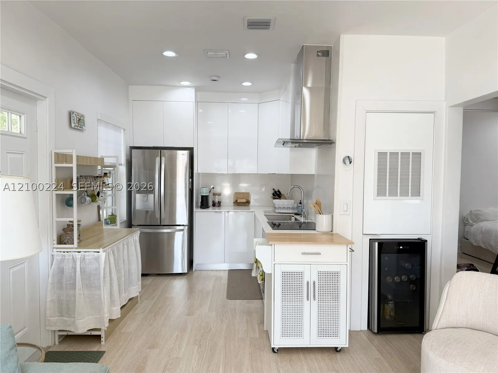 8401 Crespi Blvd #1