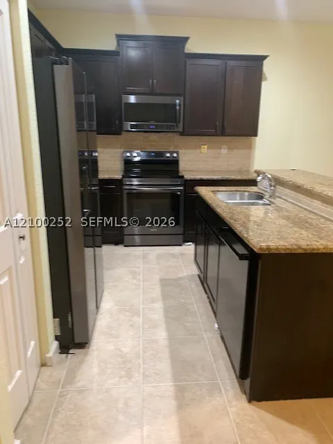 242 SW 7th Ct