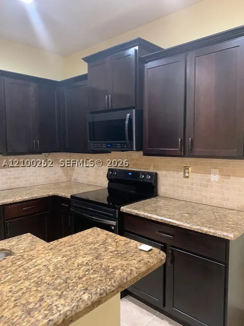 242 SW 7th Ct
