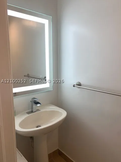 242 SW 7th Ct