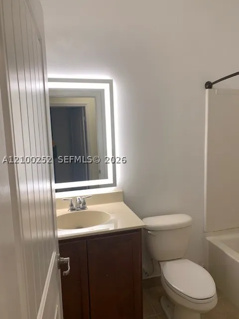 242 SW 7th Ct