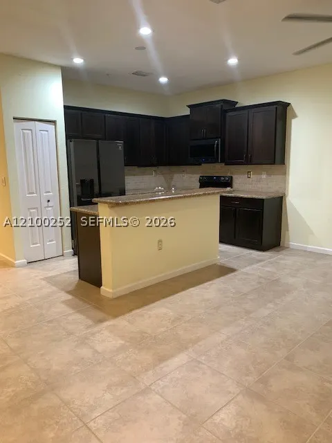 242 SW 7th Ct