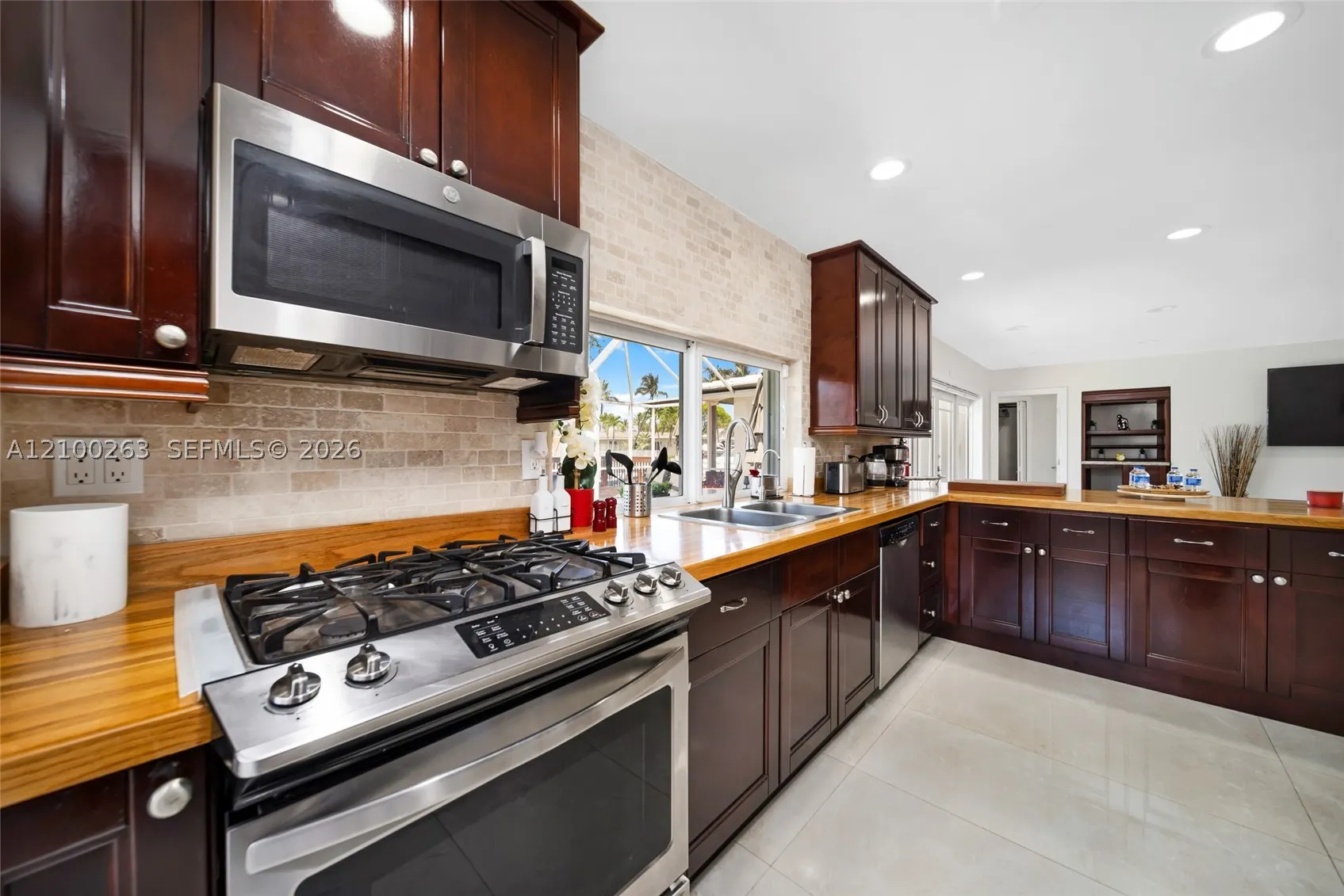 31 SE 12th St