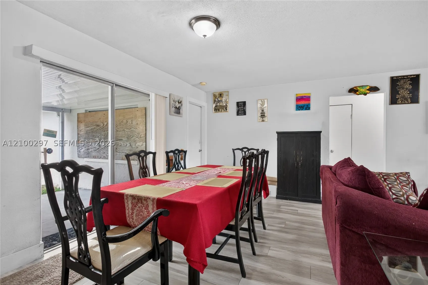 425 NW 18th Ct