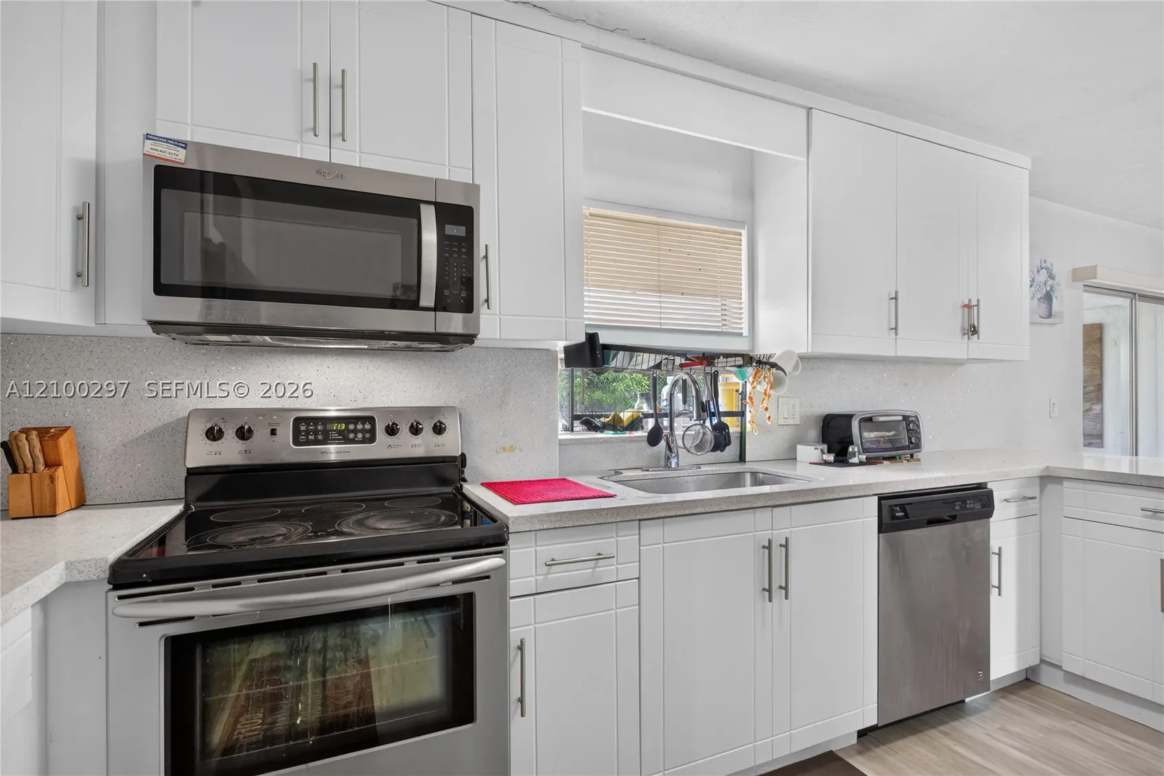 425 NW 18th Ct