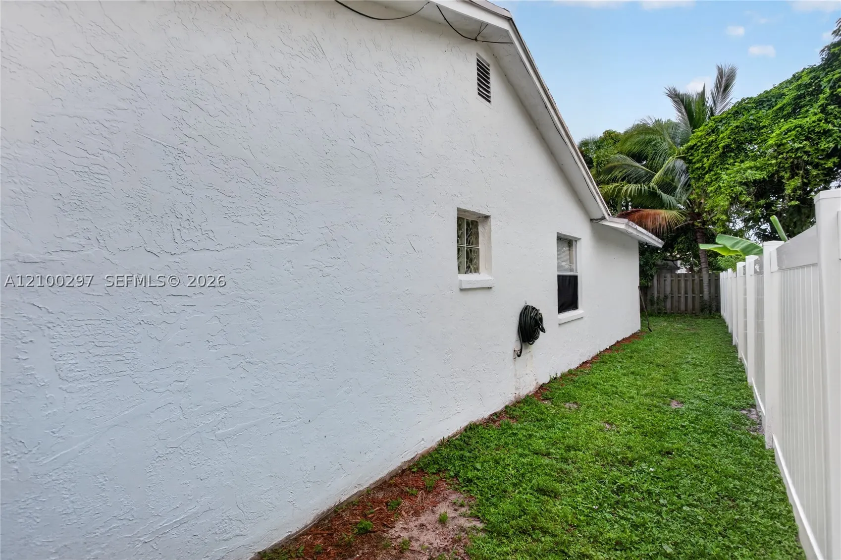 425 NW 18th Ct