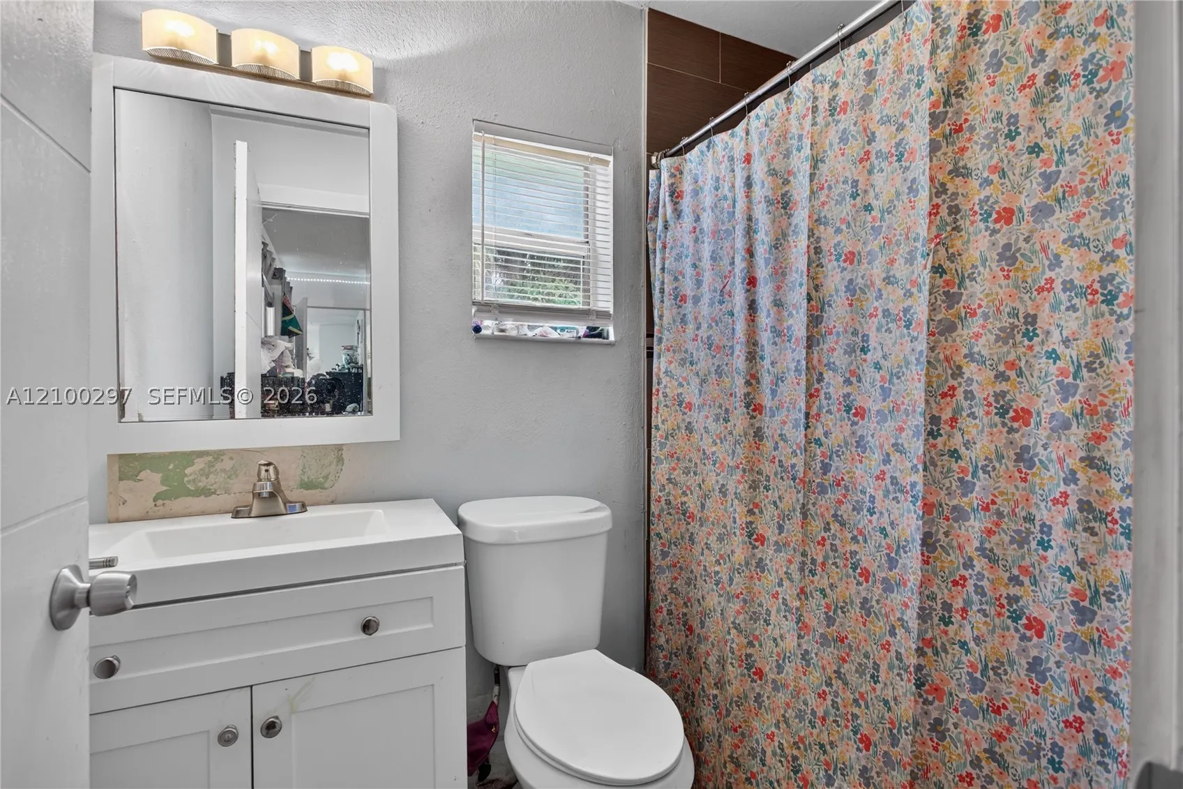 425 NW 18th Ct
