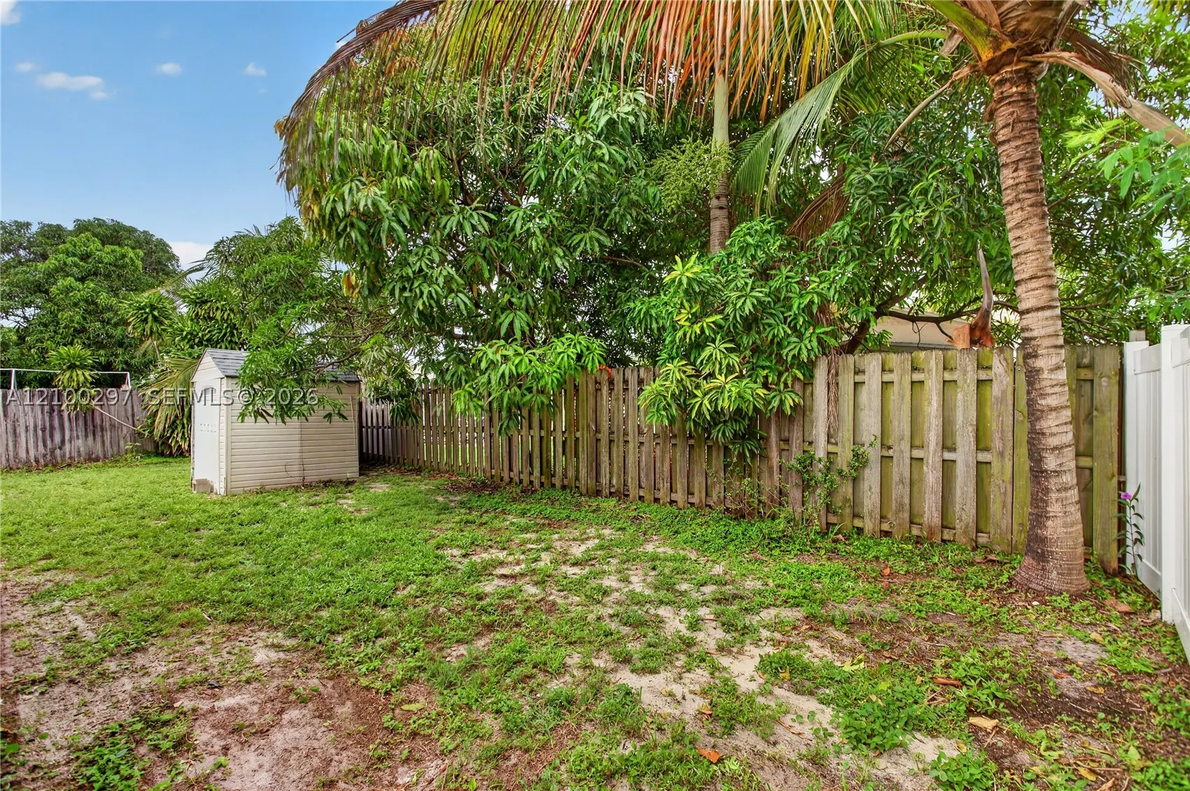 425 NW 18th Ct
