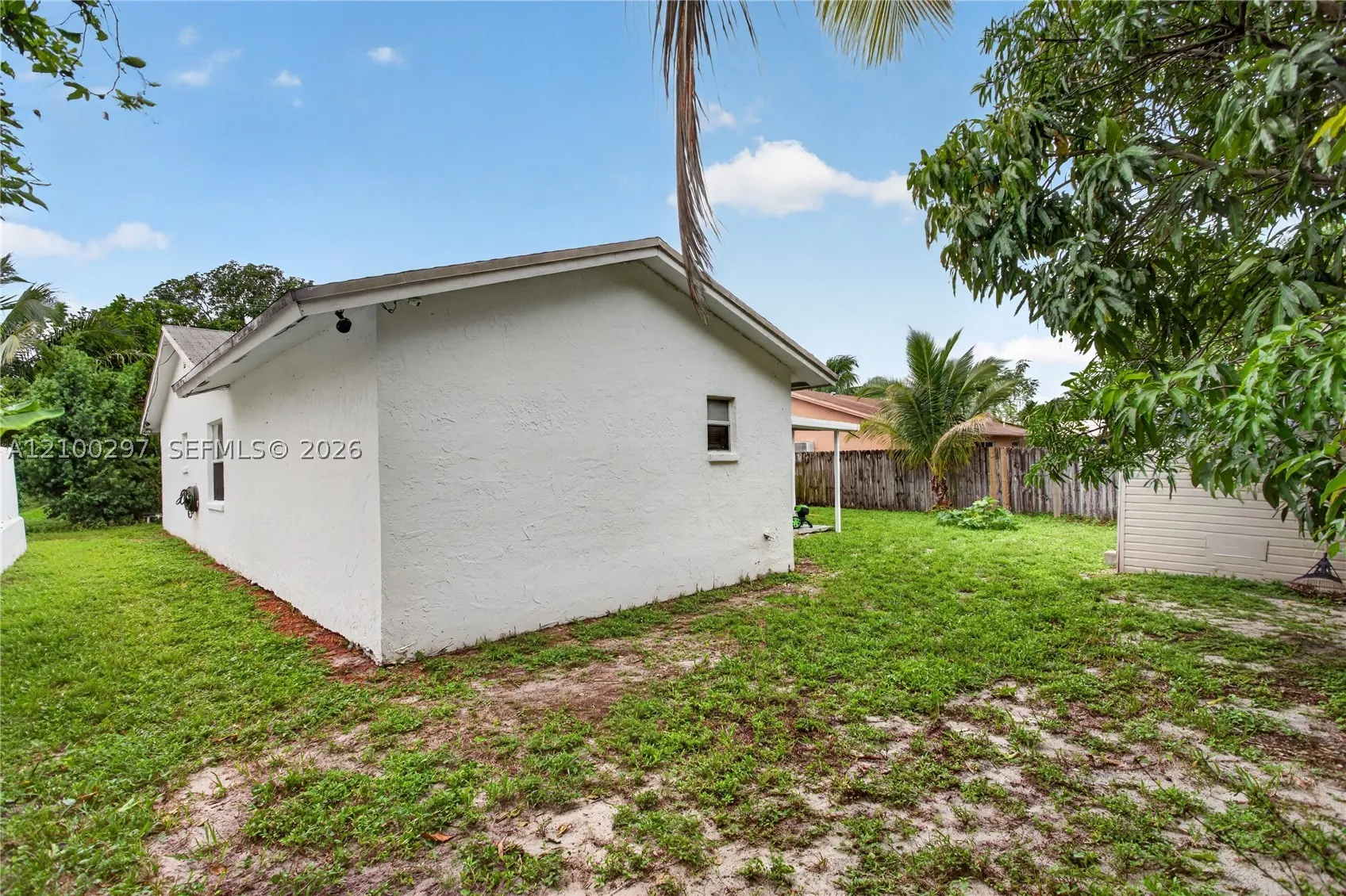 425 NW 18th Ct