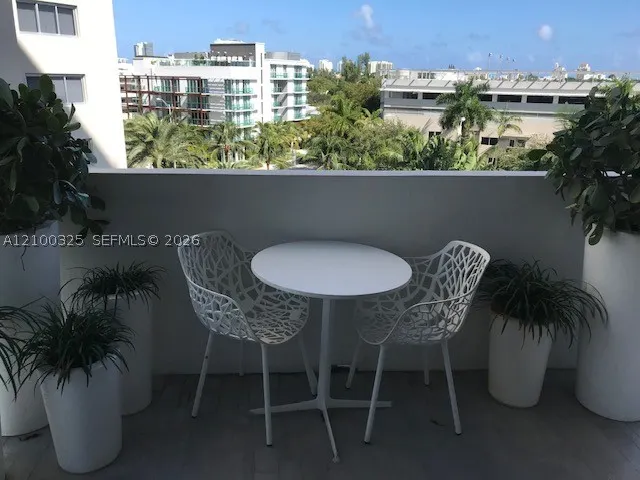 1100 West Ave #517